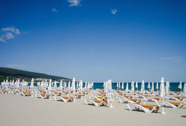 Seaside Garden 2 Bedroom Apartment For 41 Pax