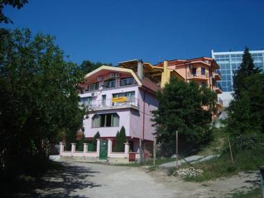 Villa Mari Guest Rooms