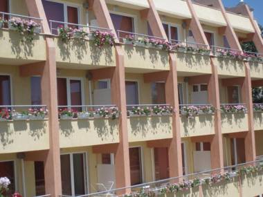 Apartments Einstein - apartments for rent