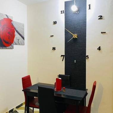 LOONY Guesthouses - Red House