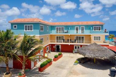 Oceanfront Grouper at Den Laman