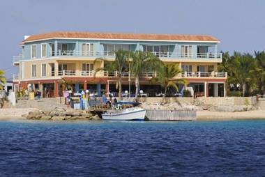 Oceanfront Grouper at Den Laman