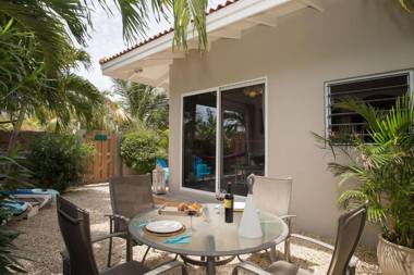 Kas Dolphin Sabal palm Bonaire