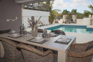 Hakuna Matata Bonaire - Beach & Diving