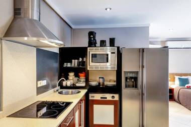 Luxury Studio Black Durgeon at Den Laman