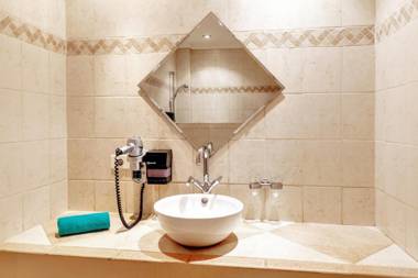 Oceanfront Apartment Yellow Tail Snapper at Den Laman