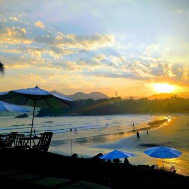 MANSÃO TENÓRIO - Suítes Estudio ou Cobertura Pé na Areia