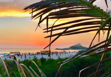 Oceanica 1000 Beachfront Suites