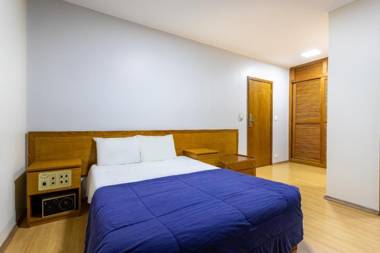 Carillon Plaza Hotel