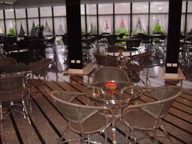 Plaza Inn Small Town Flat