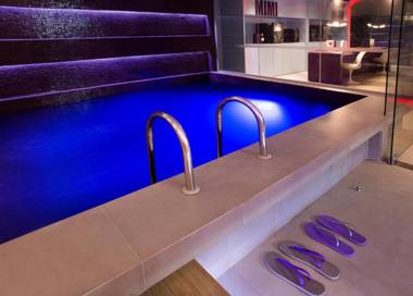 Lush Motel (Adult Only)