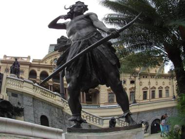 Hotel Neon - próximo a 25 de março Bom Retiro e Brás á 2min do mirante Sampa SKY e pista de skate Anhangabaú