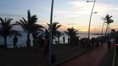 Studio Lateral Farol da Barra com Smart tv