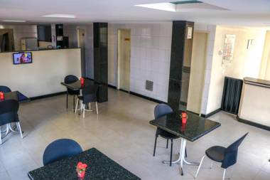 Hotel Piramide Pernambués (Adults Only)