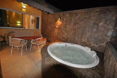 Nice penthouse with pool close to the beach!