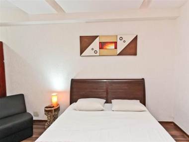 Charming duplex penthouse with pool view and close to the beach!