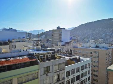 Charming duplex penthouse with pool view and close to the beach!