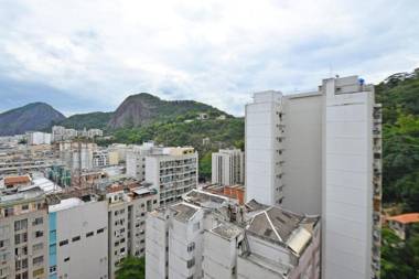 Apartamento de 2 quartos com varanda e vaga de garagem no Leme!