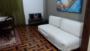 Copacabana confortável apto de 2 quartos quadra da praia