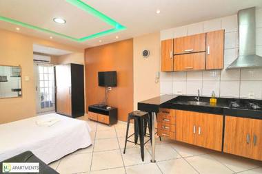 Studio renovado com Varanda em Copacabana!