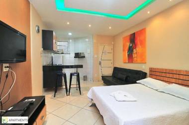 Studio renovado com Varanda em Copacabana!