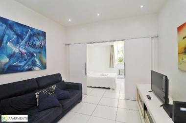 Studio moderno com vista lateral para o mar na quadra da praia em Copacabana!