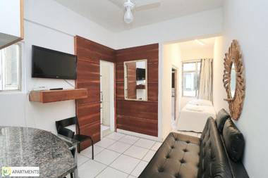 Sala e quarto simples e silencioso para 4 pessoas em Copacabana!