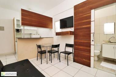 Sala e quarto simples e silencioso para 4 pessoas em Copacabana!