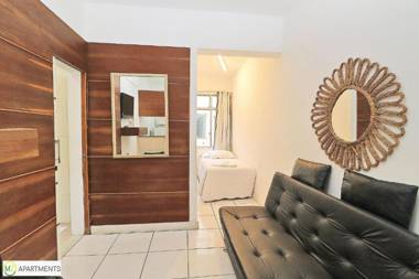 Sala e quarto simples e silencioso para 4 pessoas em Copacabana!