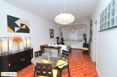 Estiloso 3 quartos para 6 pessoas no posto 5 em Copacabana!