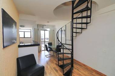 Amável cobertura duplex com piscina particular a 2 minutos da praia de Copacabana!