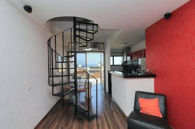 Linda Cobertura duplex com varanda e piscina e proximo da praia de Copacabana!