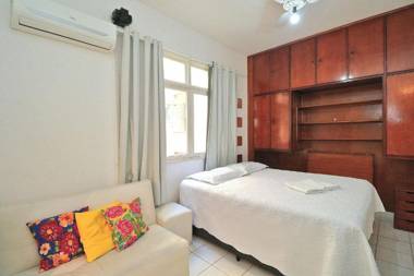 Studio muito pequeno simples e barato em Copacabana!