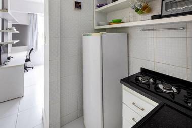 Studio na Avenida Atlantica com vista frontal para a praia do Leme para ate 3 pessoas