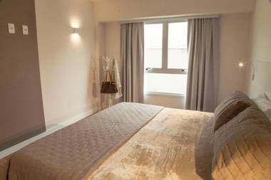 Americas Townhouse Hotel