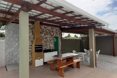 Casa Tocantins com 5 quartos piscina e churrasqueira para 16 pessoas