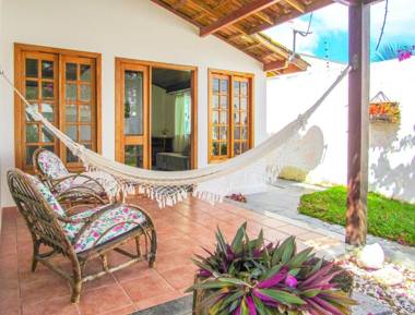 Casa com 4 Suítes Piscina Área Gourmet e Wifi