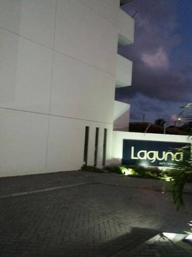 Laguna Beach vista para a piscina