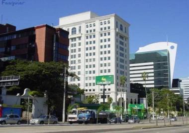 Suítes e Quartos na Avenida Carlos Gomes
