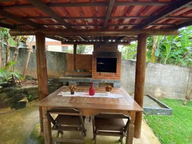 Lumiar linda vista das montanhas com lareira churrasqueira wifi Tv a cabo casa ampla arejada jardim pertinho do centro de Lumiar e de cachoeiras