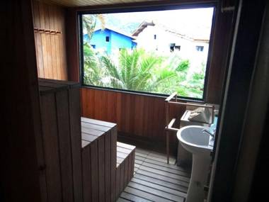 Condom North Shore Maresias - piscina 1 q da praia - estacion-churrasq indiv-wifi animais de peq porte