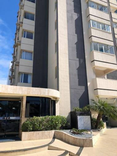 Apto 304 - Dois quartos à beira mar na praia de pajuçara em Maceió próximo da feirinha de artesanato