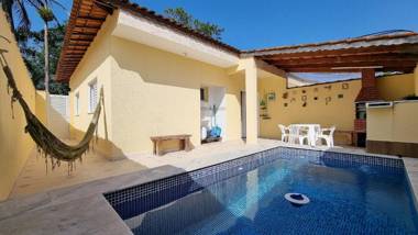 Casa em condomínio com piscina e churrasqueira privativa Wi-Fi 350mts mar