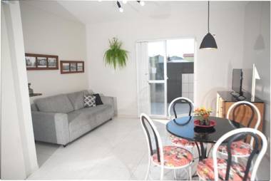 Casa com 2 suítes e quintal com churrasqueira