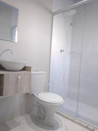 Casa com 2 suítes e quintal com churrasqueira