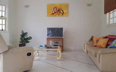 Casa com churrasqueira no Centro de Caraguatatuba