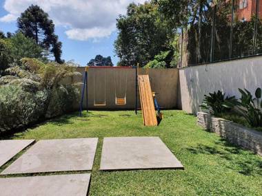 Estilo e Conforto a 200m da Rua Coberta de Canela