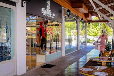 Apartamento La Fiori super bem localizado na Rua Coberta de Canella