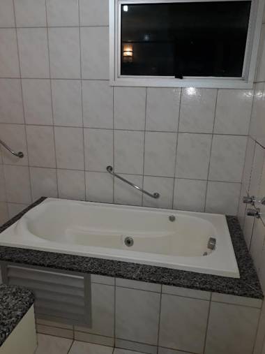 1307 AP- 2 Quartos com banheira de hidromassagem Caldas Novas