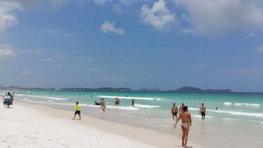 Mediterrâneo 507 - Todo Equipado Suíte com Ar Split Churrasqueira na Varanda Internet 240MB WiFi Estacionamento Grátis a 1 Km das Praias